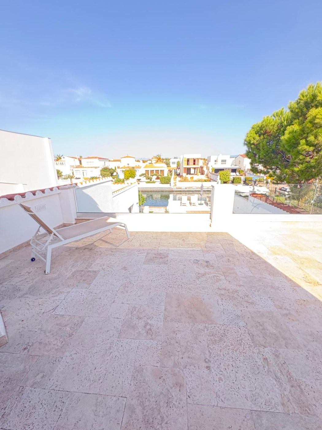 Terrasse mit Kanalblick